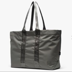 ‼️Reduced‼️Herschel Shaka Tote in Dusty Olive